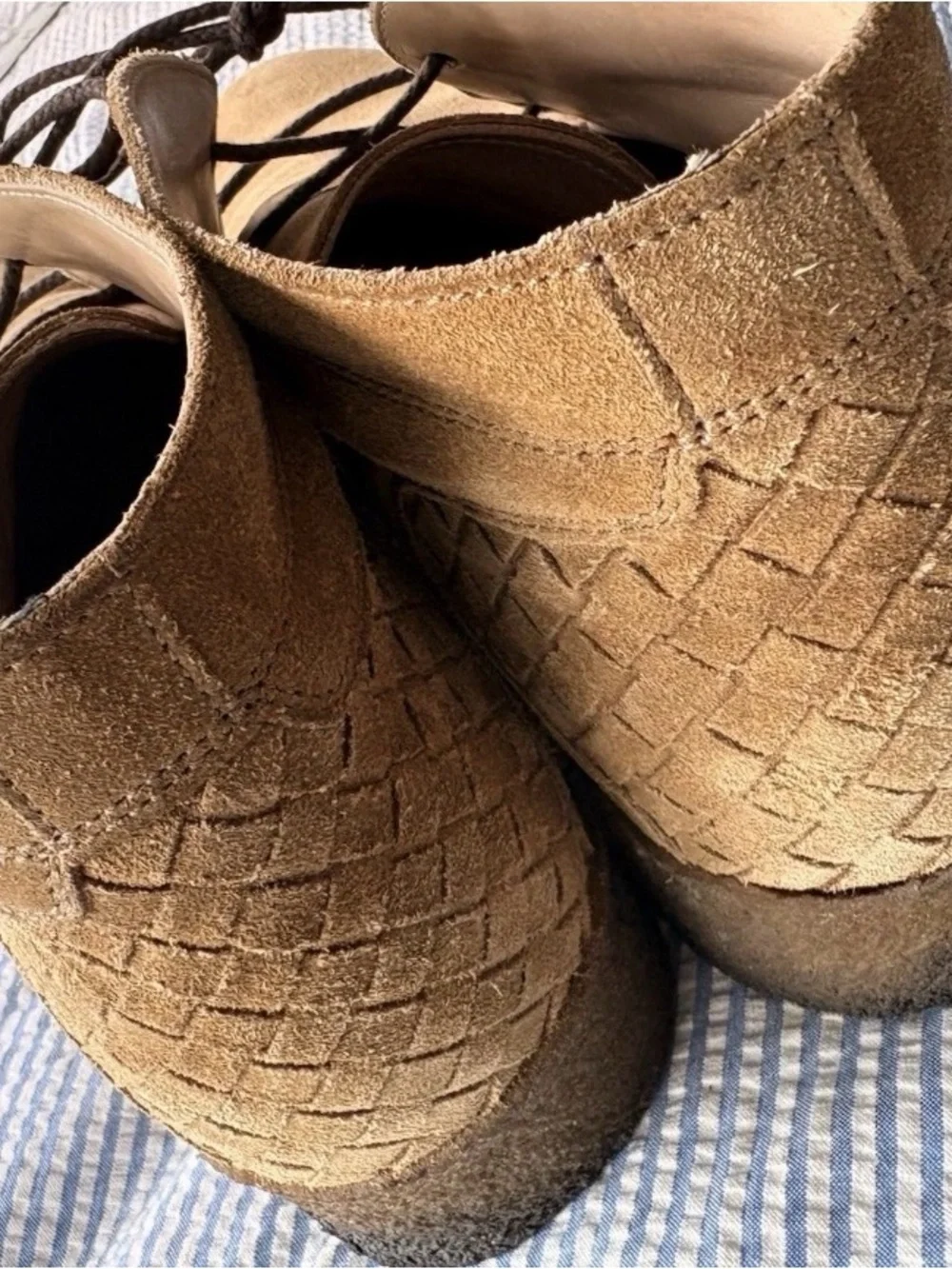 Bottega Veneta Men's Suede Chukka Boots in Camel Brown